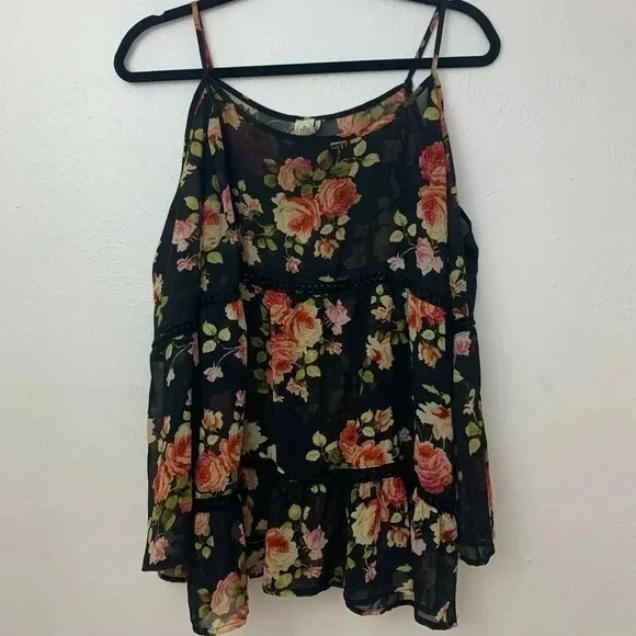 Paper Crane blouse with floral novelty print. - Picture 7 of 7